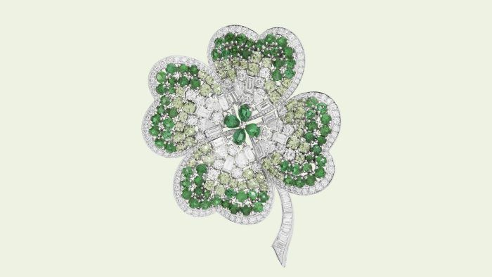 Pétales de chance clip, Platinum, white gold, emeralds, tsavorite garnets, diamonds, Palais de la Chance® collection, Van Cleef & Arpels