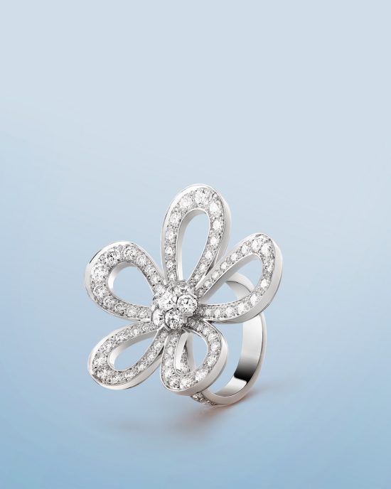 Кольцо Flowerlace, белое золото, бриллианты. Коллекция Flowerlace, Van Cleef & Arpels