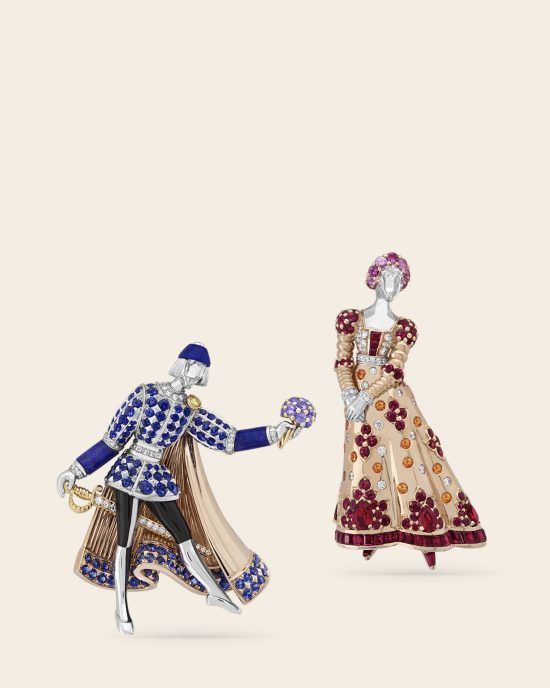Броши Romeo & Juliet, розовое, белое и желтое золото, рубины, цветные сапфиры, гранаты-спессартиты, лазурит, белые и желтые бриллианты, баннер. Коллекция Romeo & Juliet, Van Cleef & Arpels.